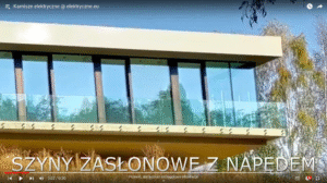 Nowoczesny budynek z karniszami elektrycznymi