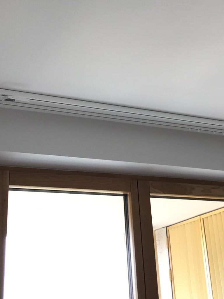 Jak podłączyć karnisz elektryczny